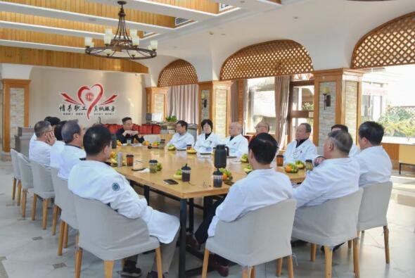 <a href='http://www.xzrcyy.com/' target='_blank'><u>徐州仁慈医院</u></a>