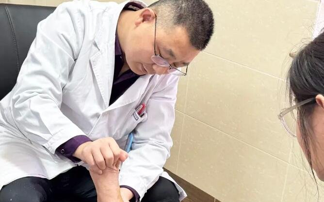 <a href='http://www.xzrcyy.com/' target='_blank'><u>徐州仁慈医院</u></a>